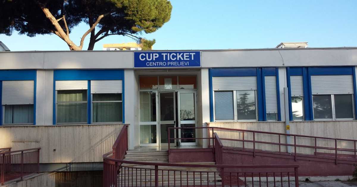 Bari, prenotare per telefono una visita al Policlinico? E' impossibile
